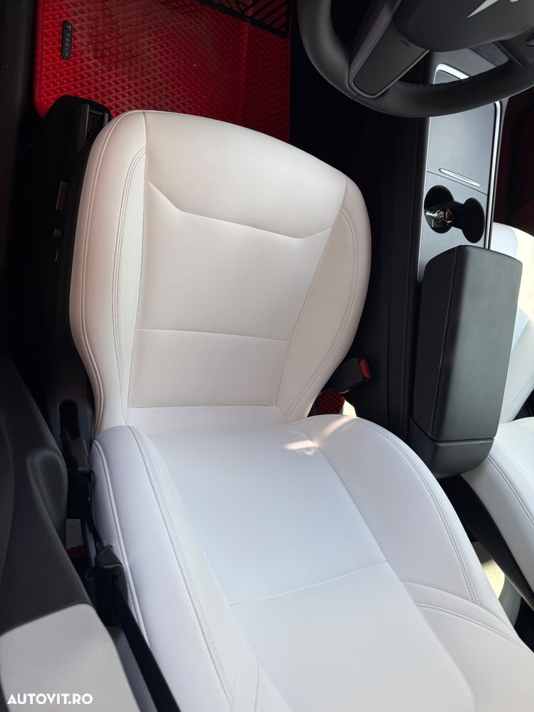 Tesla Model Y AWD Performance - 9