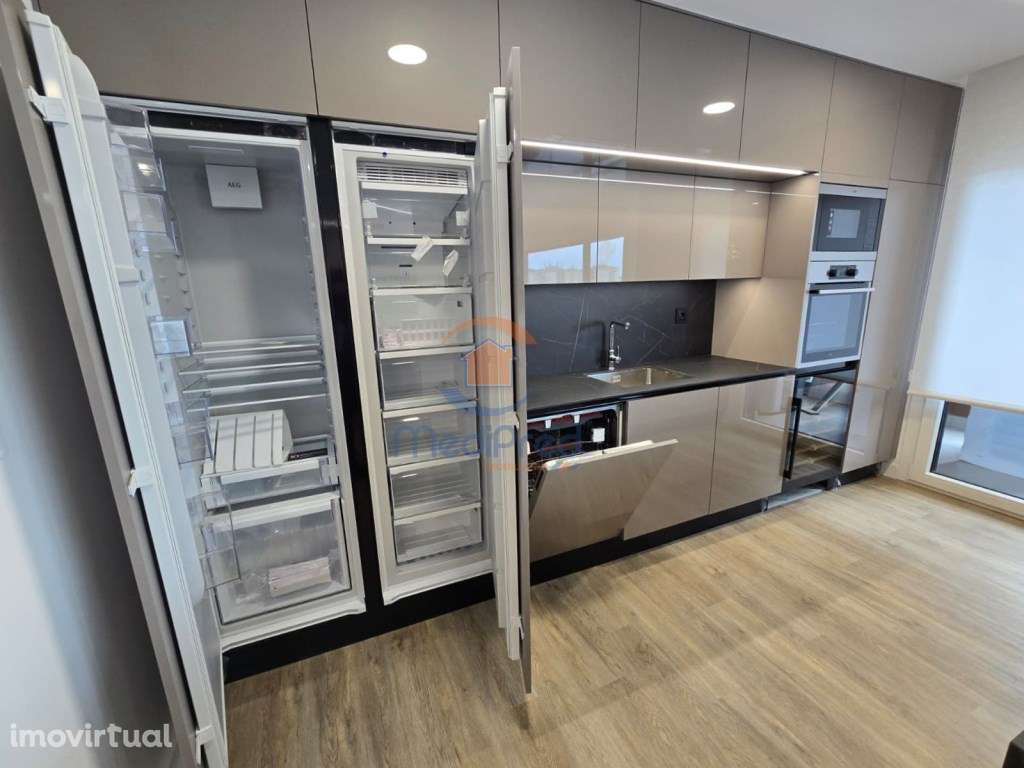 Apartamento T3 c/ 3 parqueamentos em Condomínio Privado com Piscina... - Grande imagem: 3/94