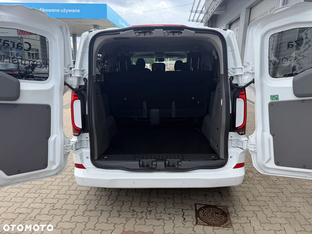 Volkswagen Caravelle - 10