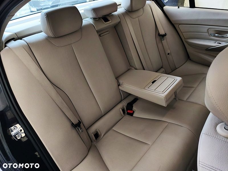 BMW Seria 3 320i Modern Line - 37