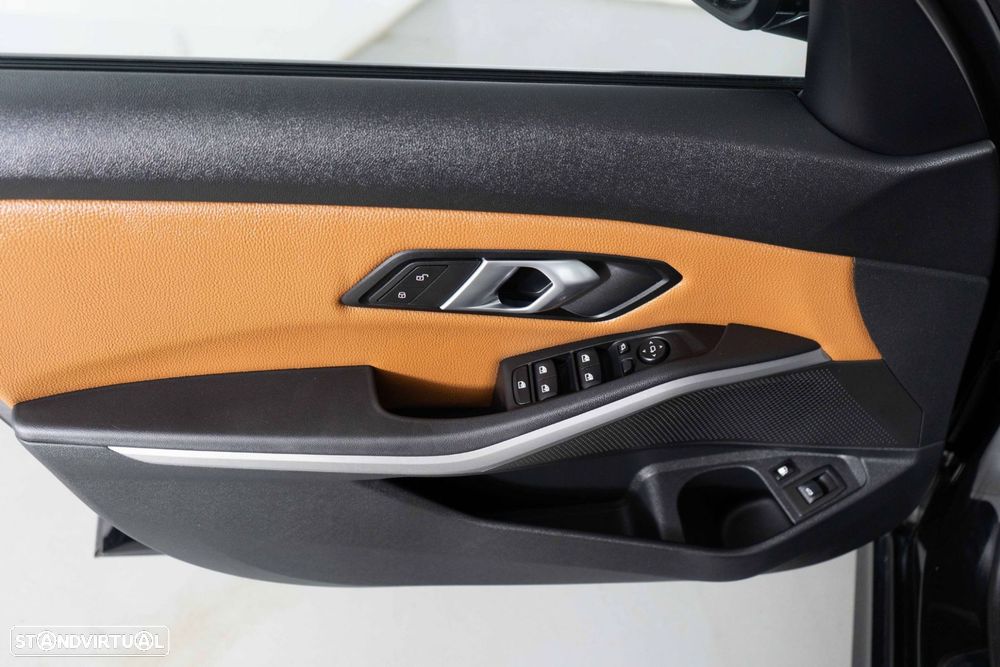 BMW 330 e Line Luxury Auto - 17