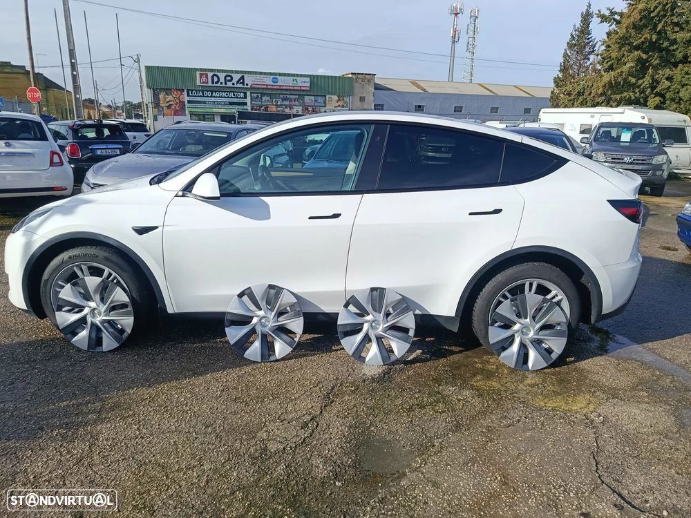 Tesla Model Y Long Range Dual Motor AWD - 24