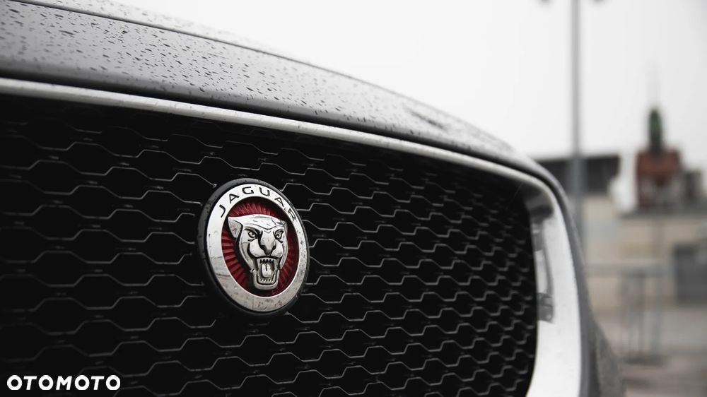 Jaguar XJ 3.0 T AWD R-Sport - 24