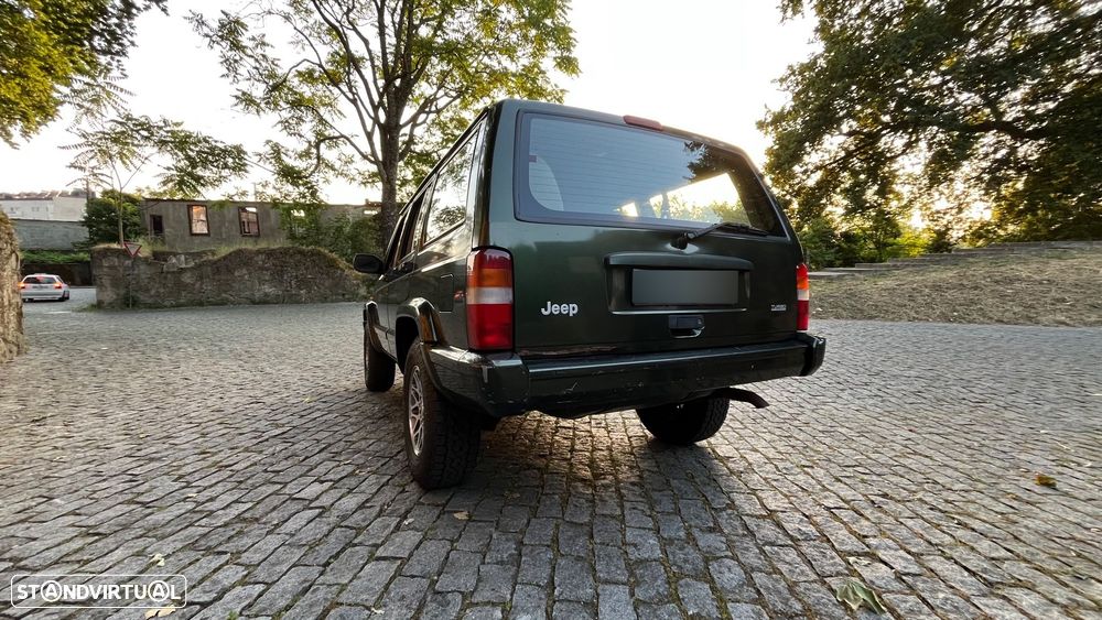 Jeep Cherokee - 4