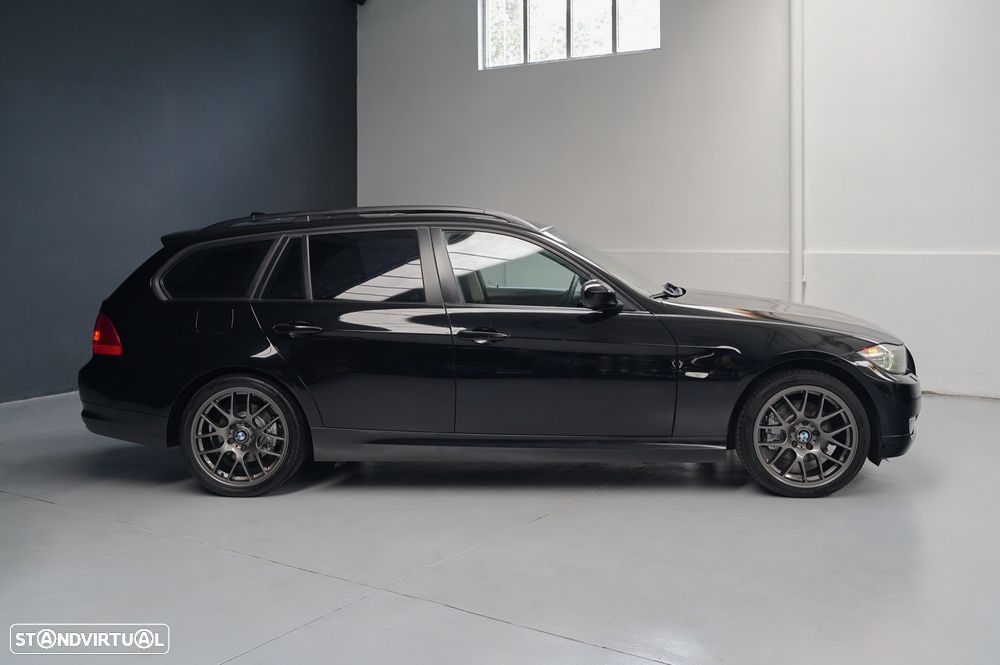 BMW 320 d Touring Navigation Sport - 11