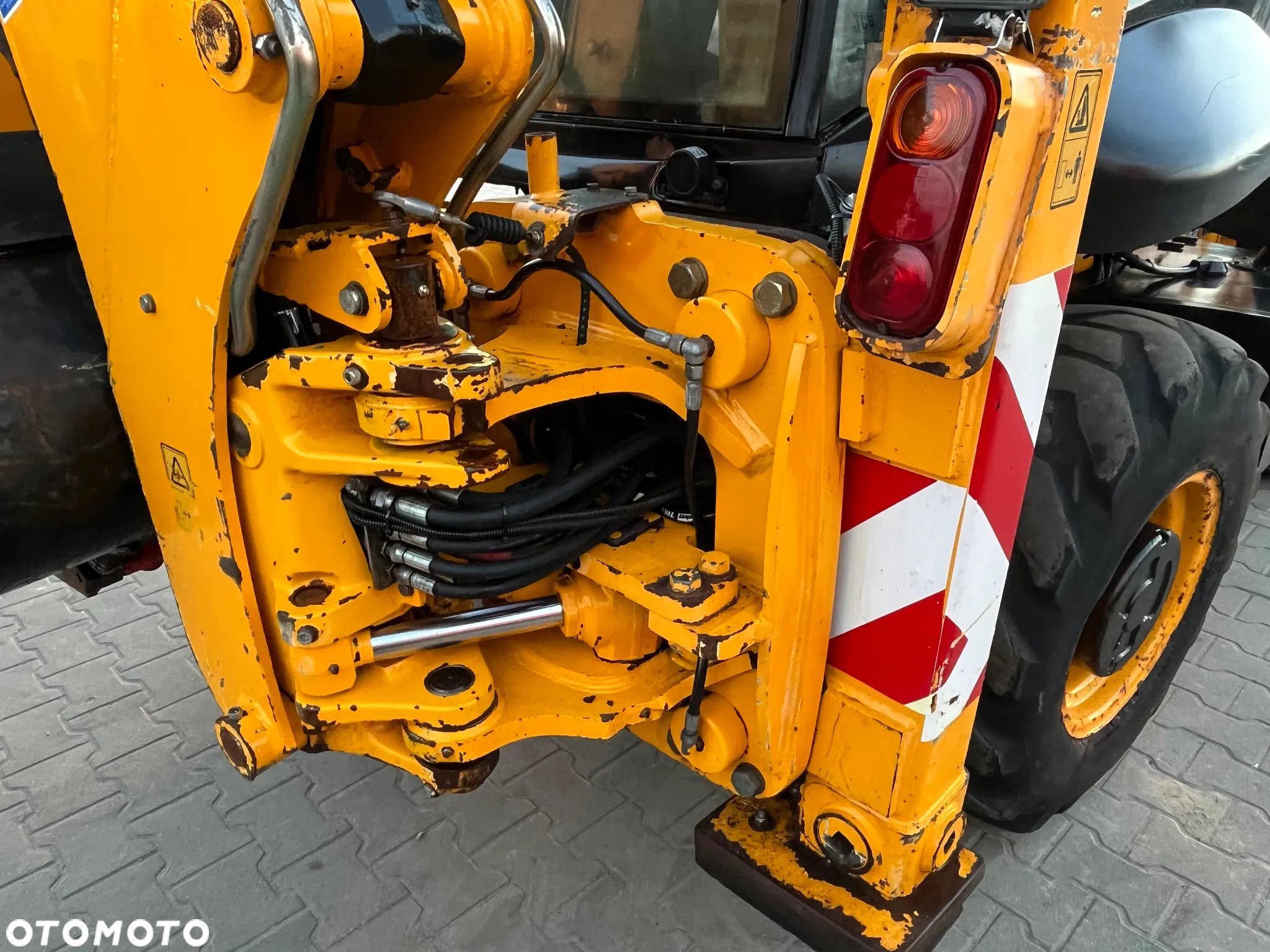 JCB 2CX - 12
