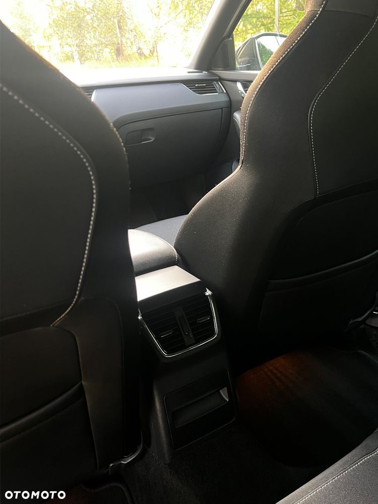 Skoda Octavia 2.0 TDI RS DSG - 17