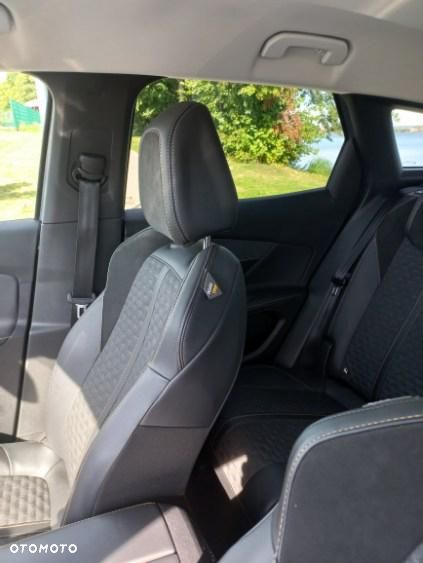 Peugeot 3008 1.2 PureTech Road Trip S&S EAT8 - 4