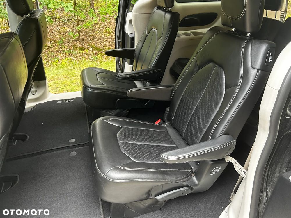 Chrysler Pacifica - 14