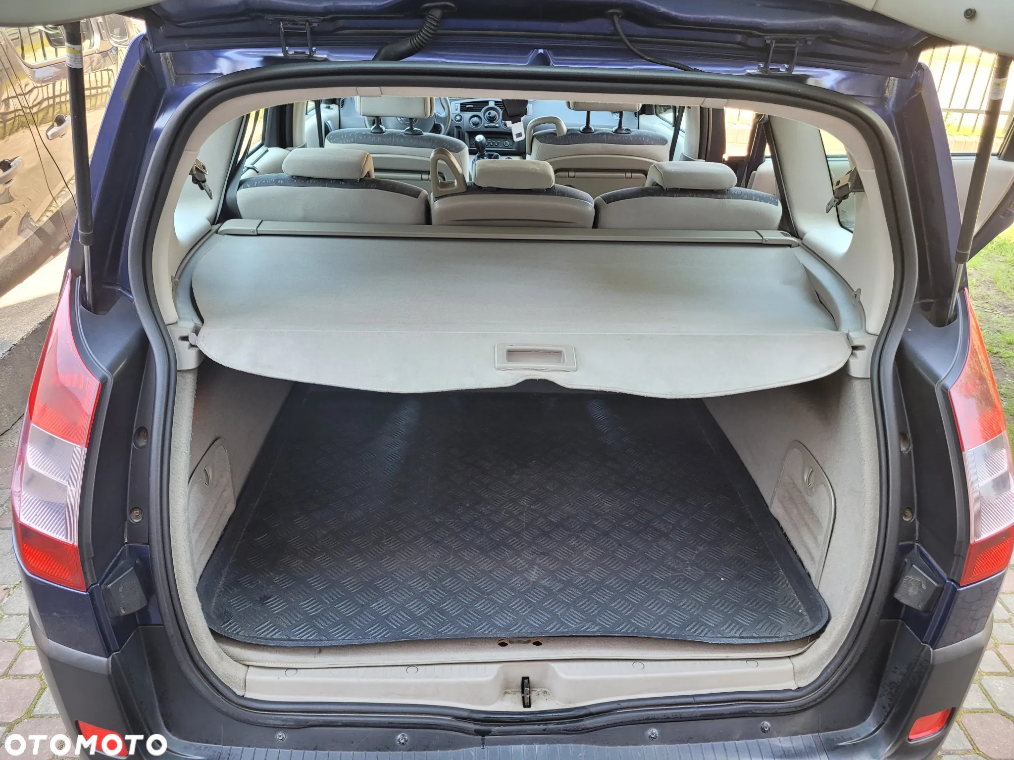 Renault Grand Scenic - 12