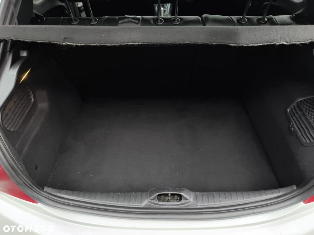 Peugeot 208 - 14