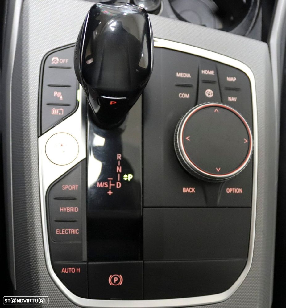 BMW 330 e Line Luxury Auto - 32