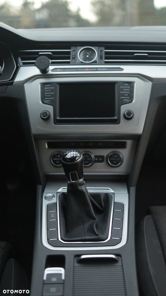Volkswagen Passat 2.0 TDI BMT Comfortline - 14