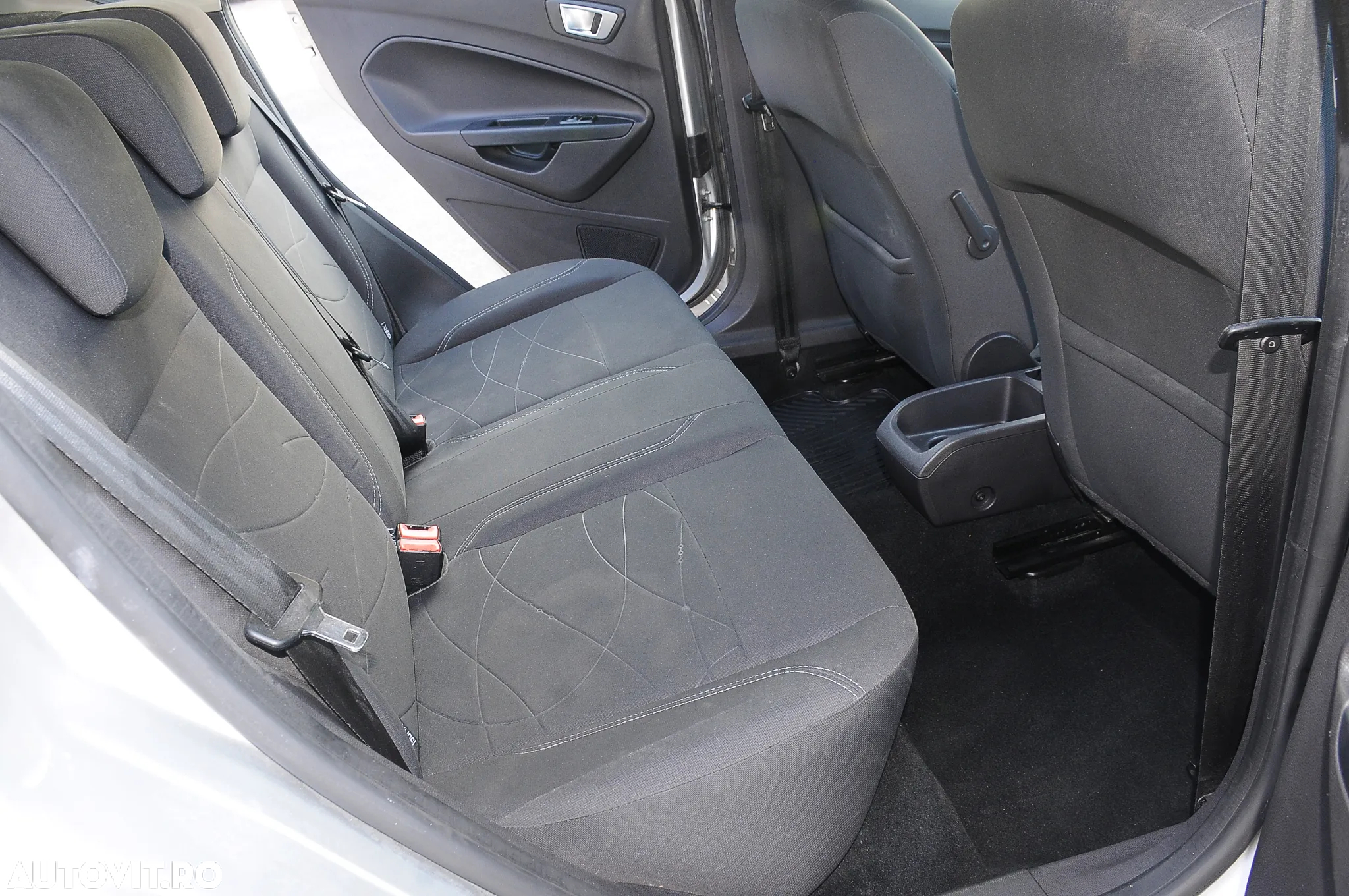 Ford Fiesta 1.6 TDCi DPF Trend - 8