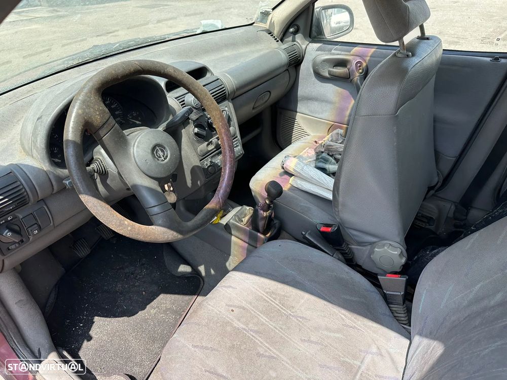 Opel Corsa B 1.2 i de 1994 para peças - 6