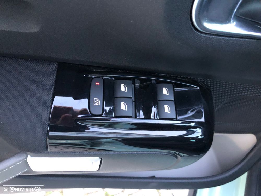 Citroën C3 1.2 PureTech Shine EAT6 - 33