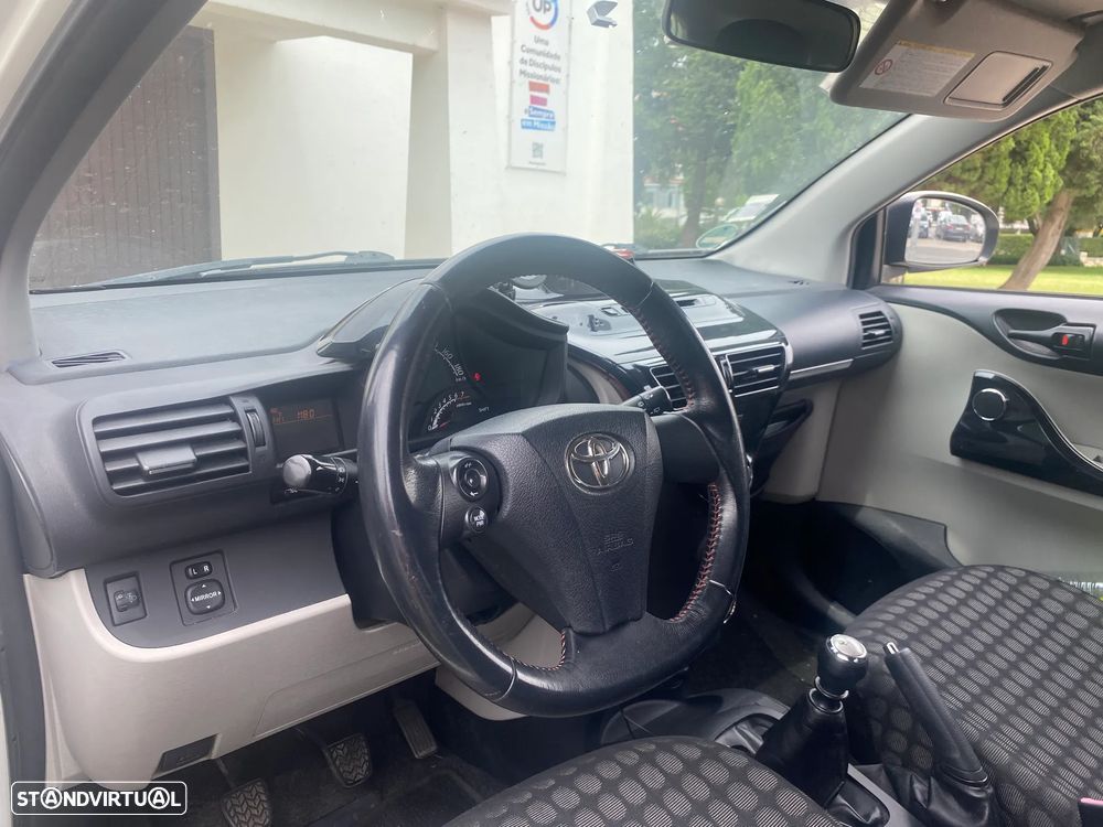Toyota iQ 1.0 - 10