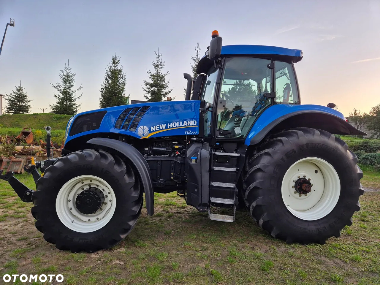 New Holland T8-300 BARDZO ŁADNY Duży traktor GPS - 10