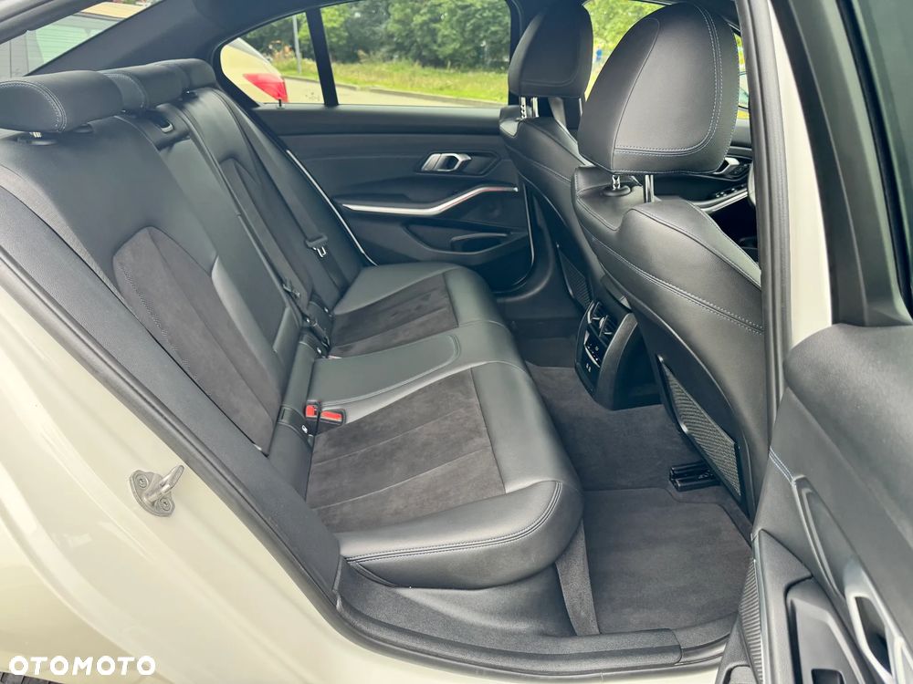 BMW Seria 3 318i M Sport - 17