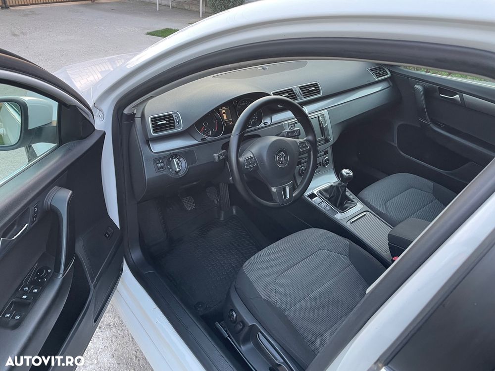 Volkswagen Passat - 16