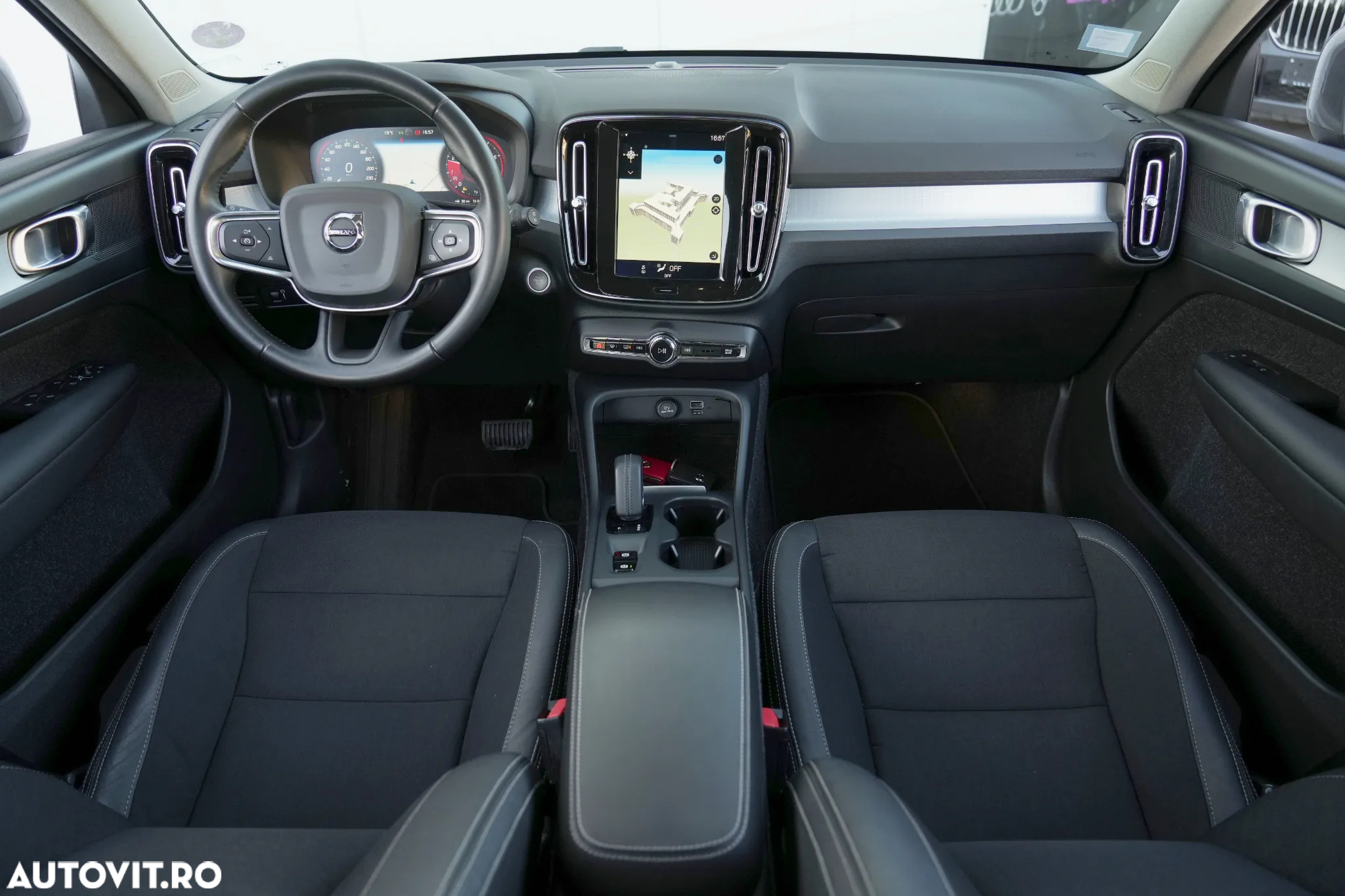 Volvo XC 40 T3 AT8 Momentum Pro - 6