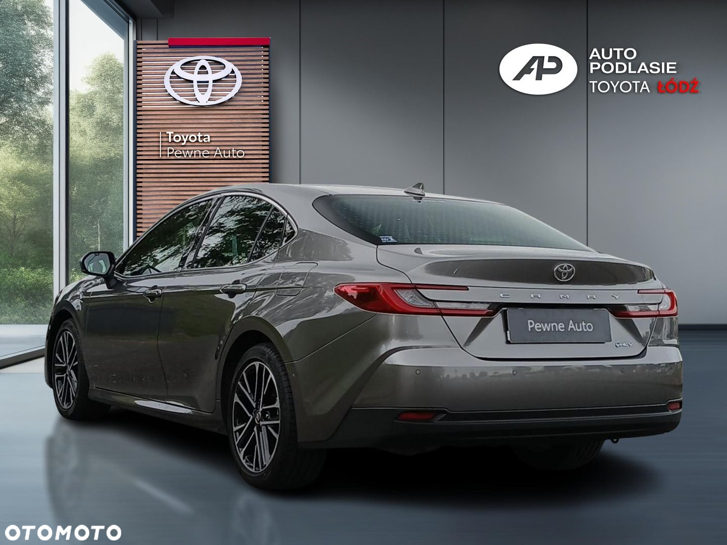 Toyota Camry - 5