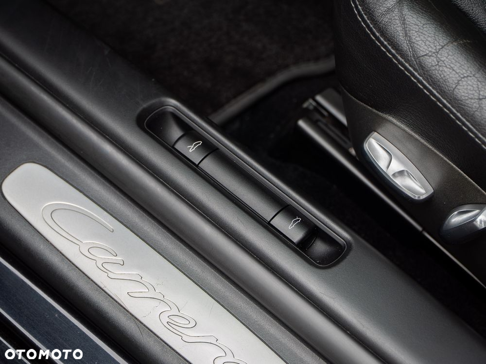 Porsche 911 Carrera Tiptronic S - 37