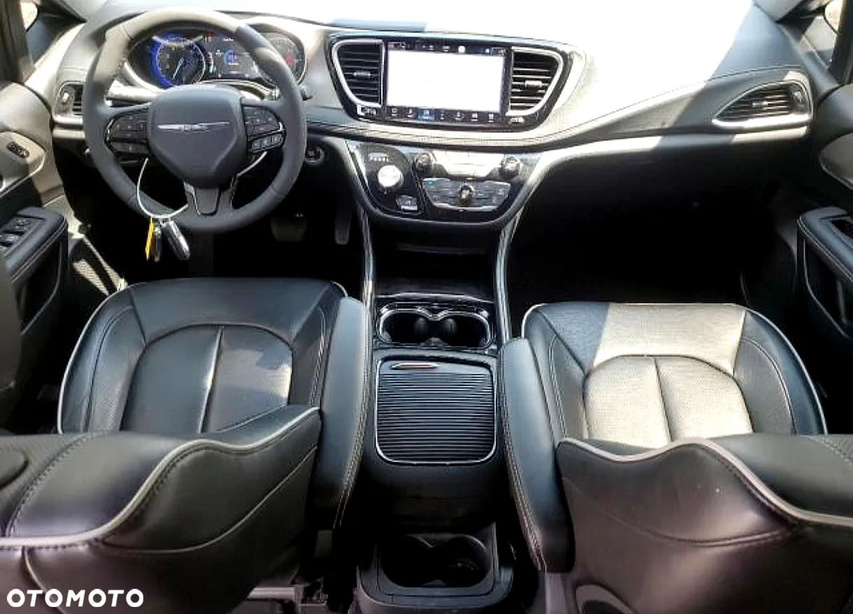 Chrysler Pacifica - 8