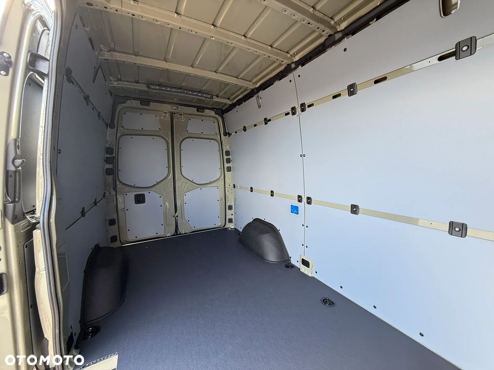 Mercedes-Benz Sprinter - 38