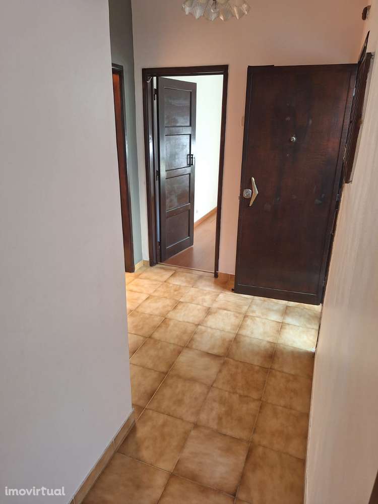 Vende-se T2 Sto Antonio da Charneca / Barreiro - Grande imagem: 2/7