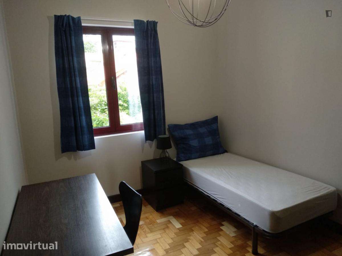 Quarto - localizado em Paranhos Porto - Grande imagem: 3/25