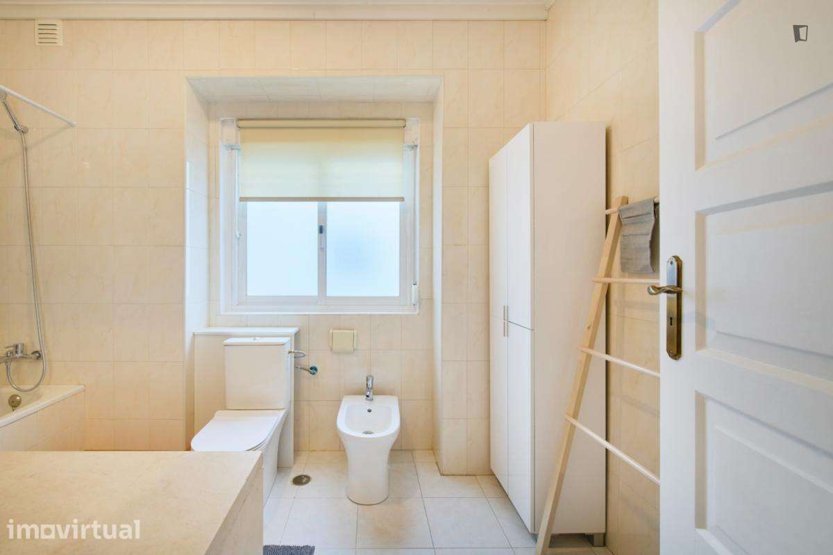 Quarto - localizado em Entrecampos Lisbon - Grande imagem: 5/48