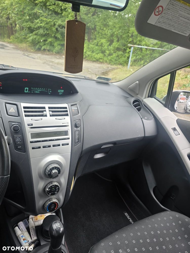Toyota Yaris - 5