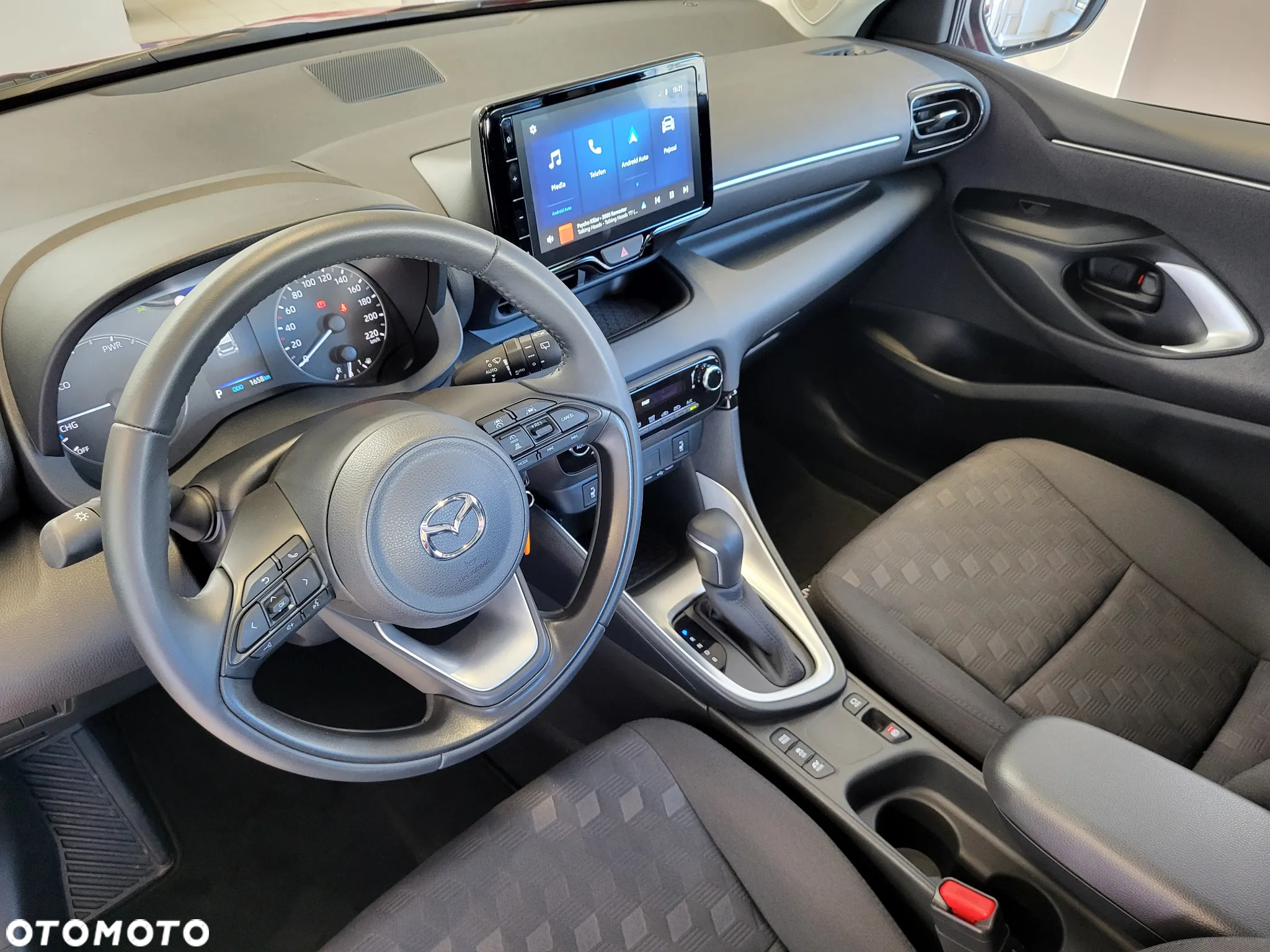 Mazda 2 Hybrid - 8
