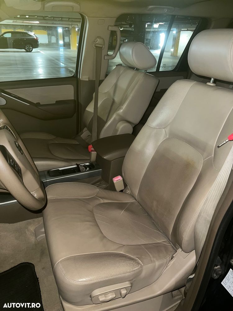 Nissan Pathfinder - 25
