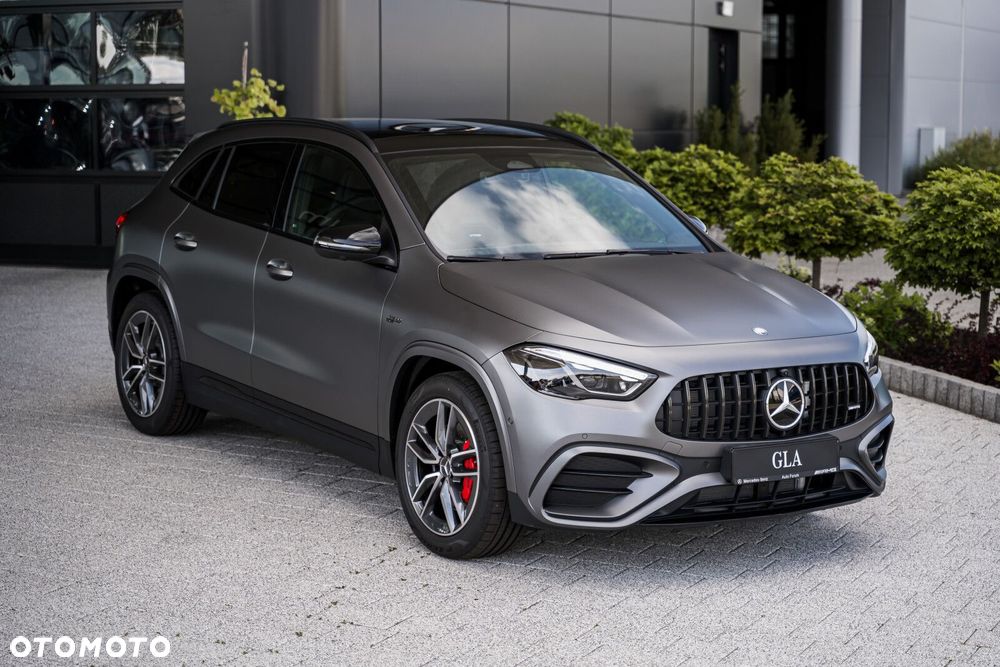 Mercedes-Benz GLA - 8