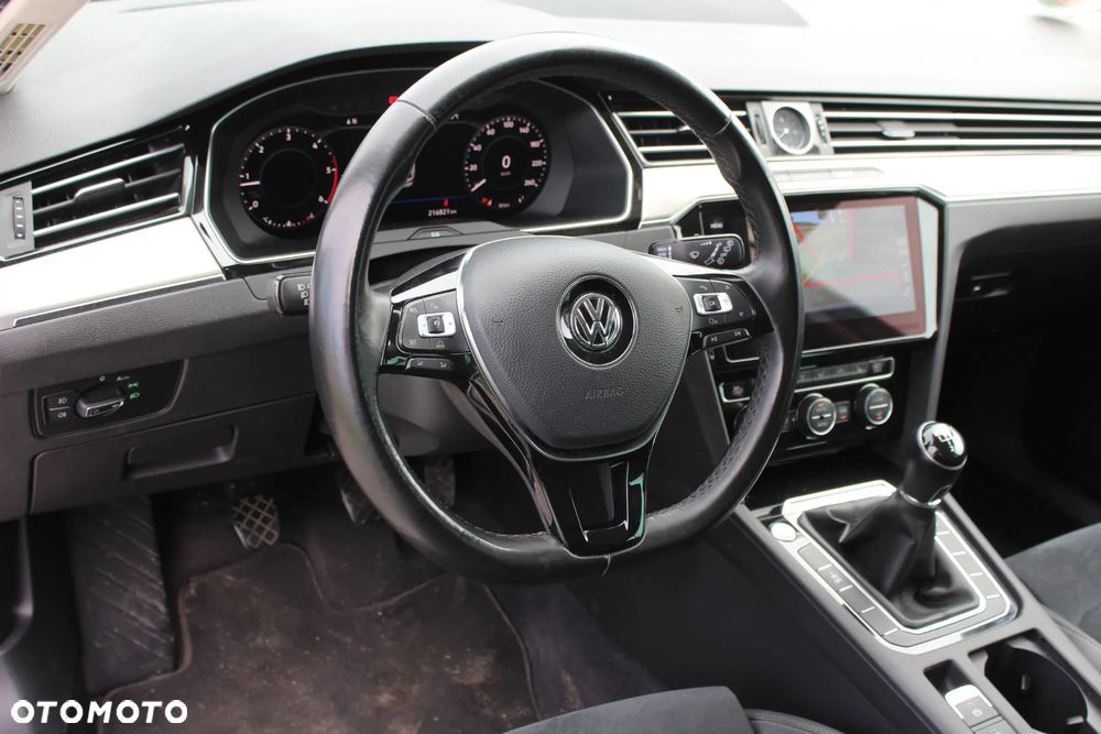 Volkswagen Passat 2.0 TDI BMT Trendline - 15