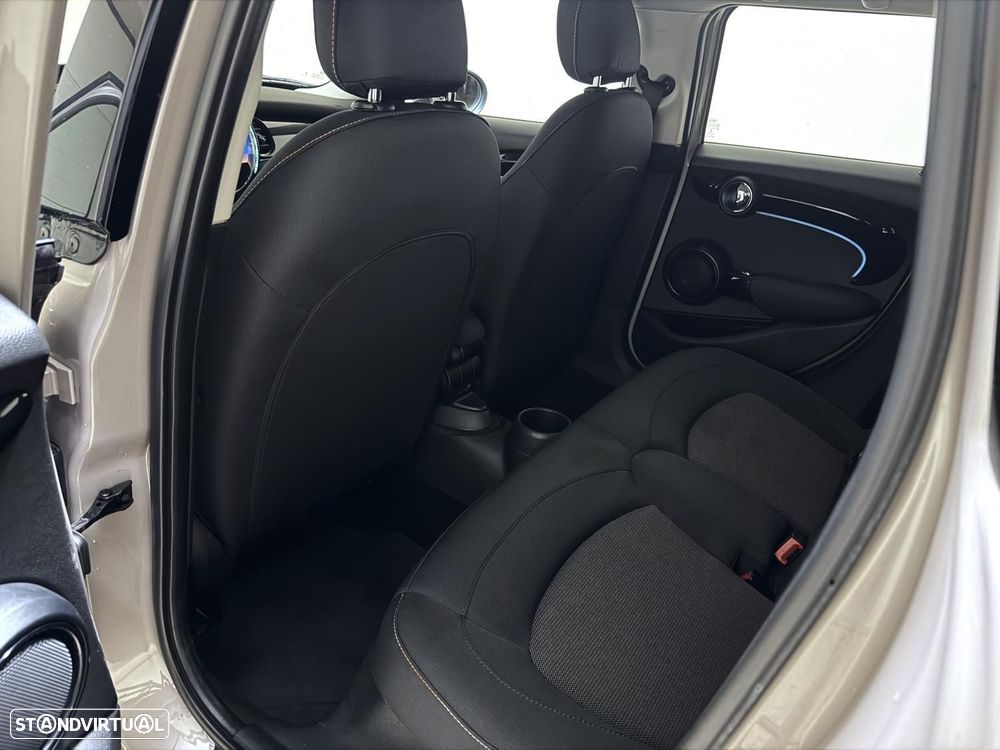 MINI 5 Portas Cooper Auto - 27