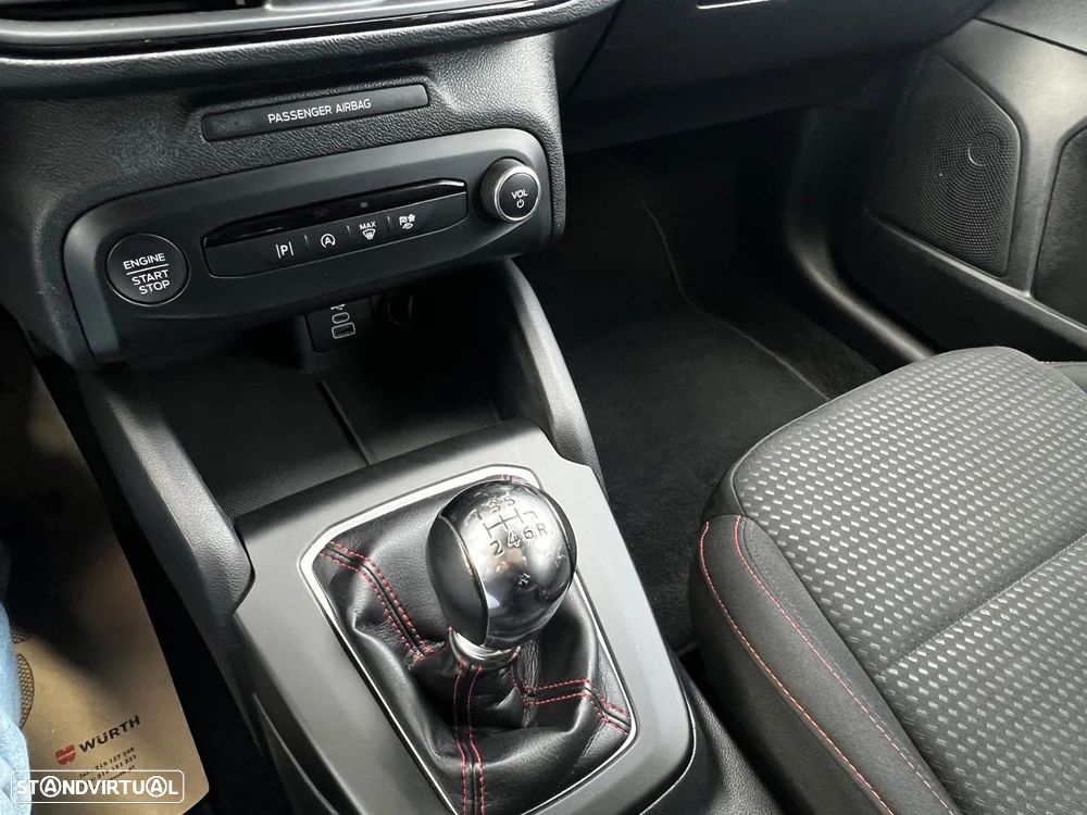 Ford Focus 1.0 EcoBoost MHEV ST-Line - 42