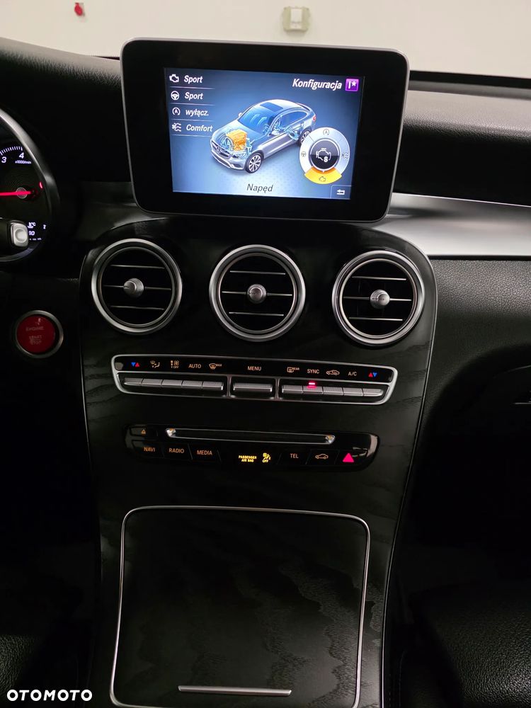 Mercedes-Benz GLC 250 4Matic 9G-TRONIC AMG Line - 16