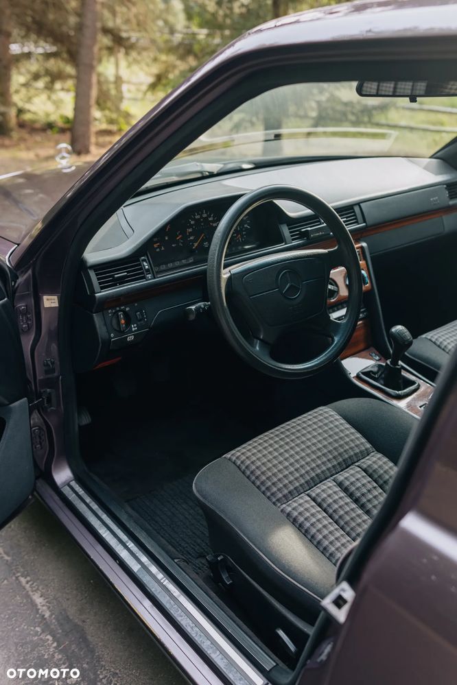 Mercedes-Benz W124 (1984-1993) - 11