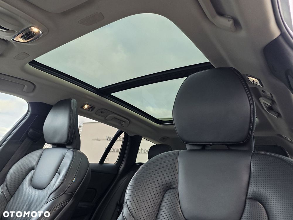 Volvo V60 Cross Country - 13