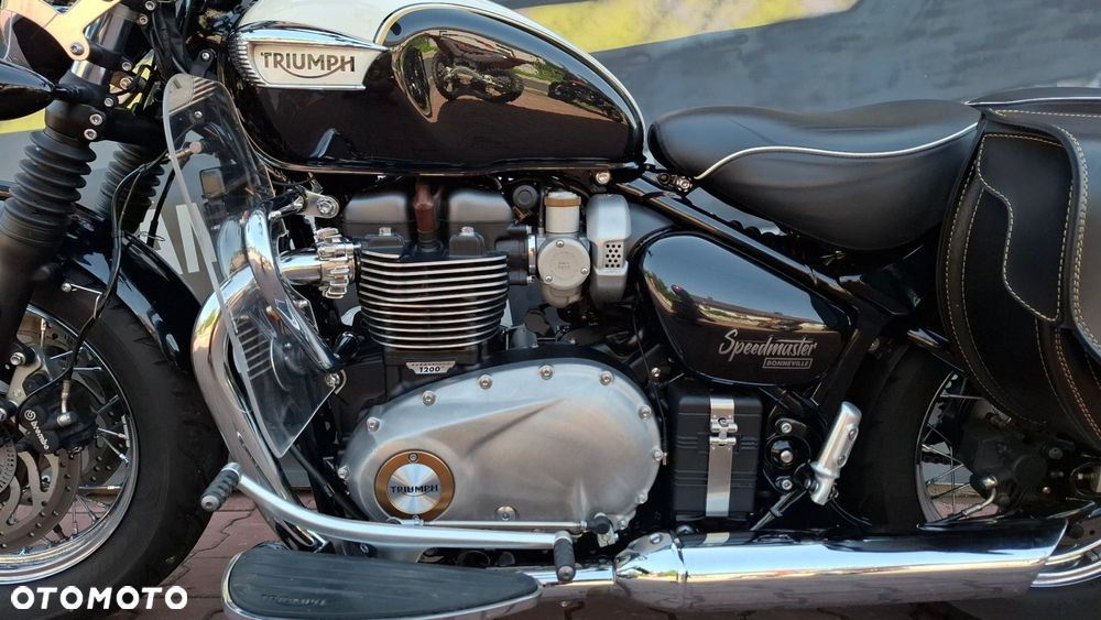 Triumph Bonneville - 13