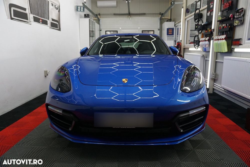 Porsche Panamera - 1