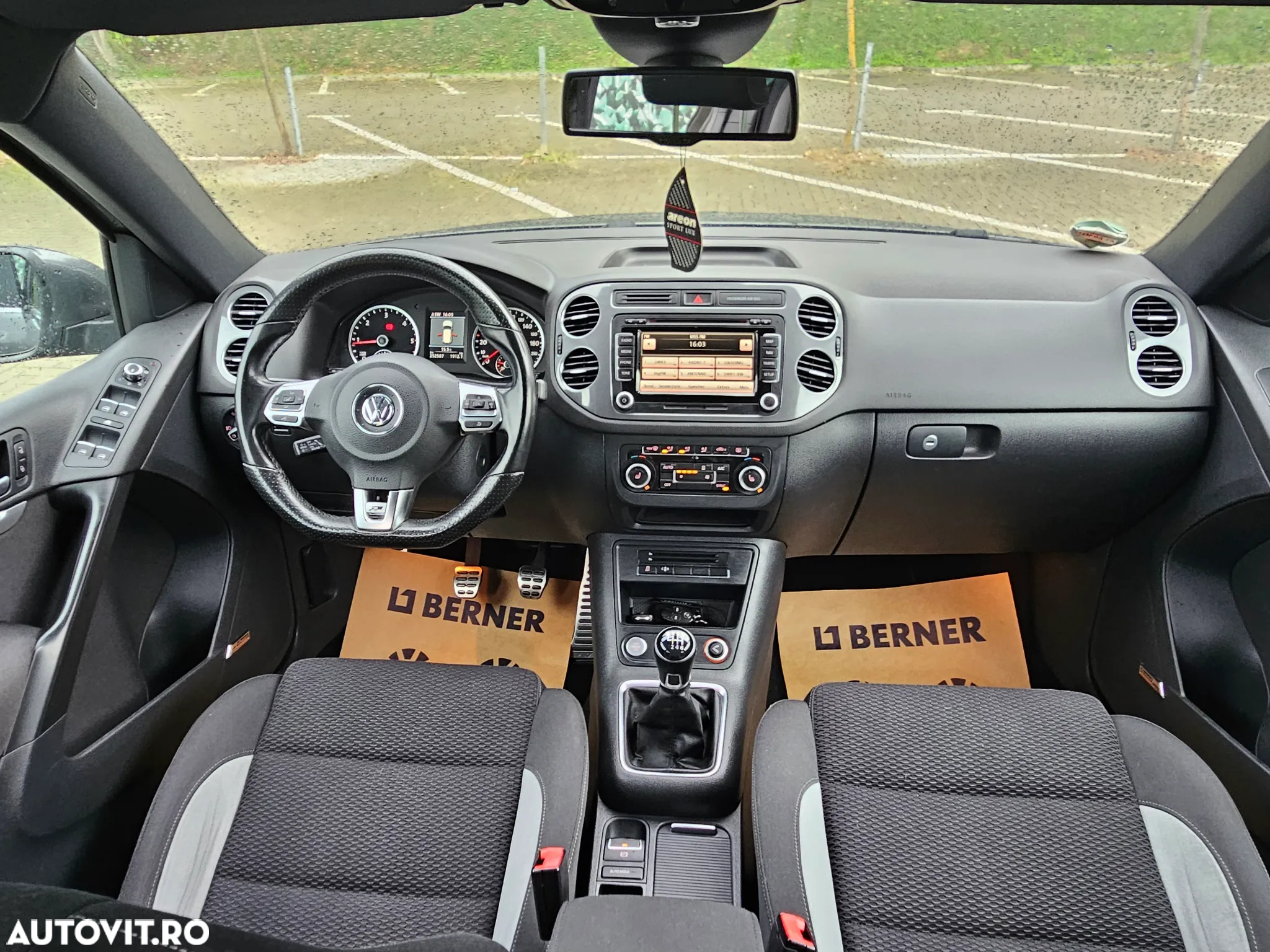 Volkswagen Tiguan - 8