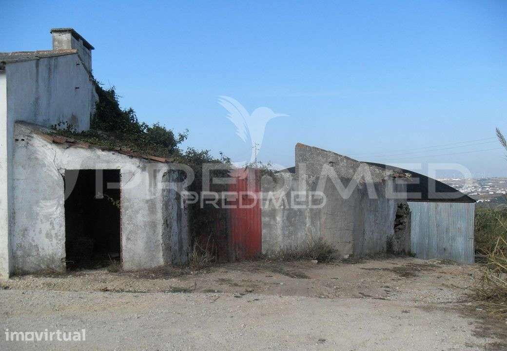 MONTOITO. Casa rústica para recuperar junto à praia - Grande imagem: 2/30