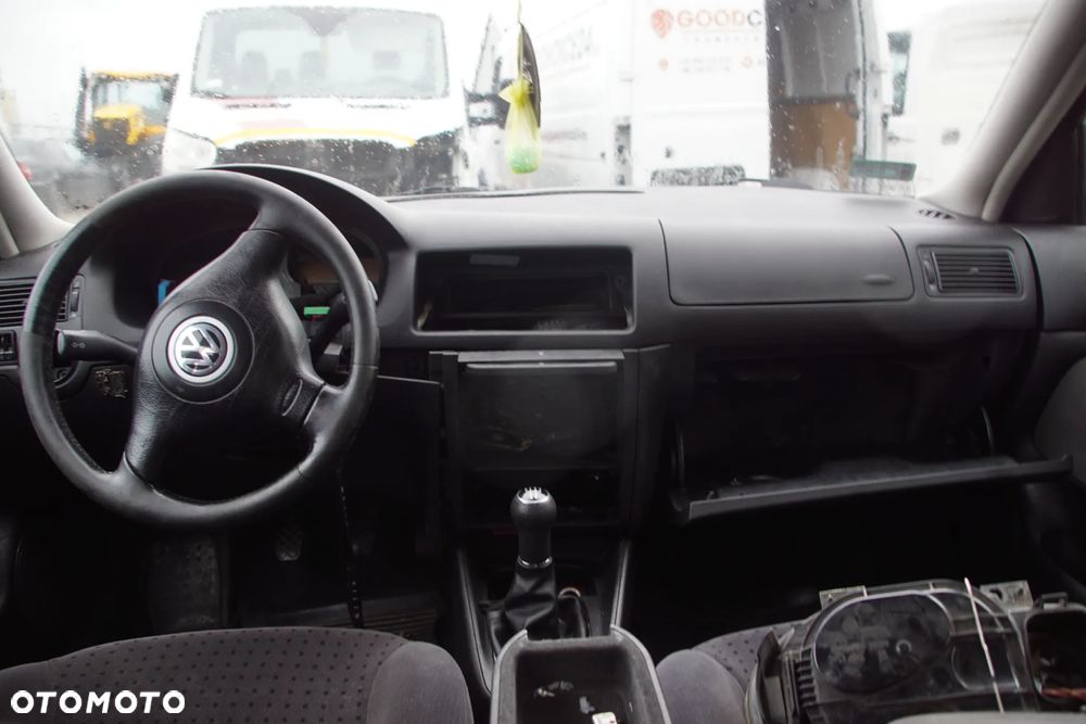 Auto na części - Volkswagen Golf IV 1.6 8V 101 KM AKL DLP L041 1997R Silnik Skrzynia Drzwi Maska Klapa Zderzak Błotnik Lusterko Klamka Lampa Deska Kokpit Sterownik Moduł Czujnik Kierownica - 14