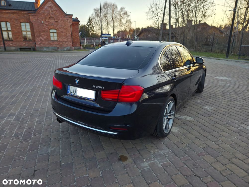 BMW Seria 3 328i Luxury Line - 11
