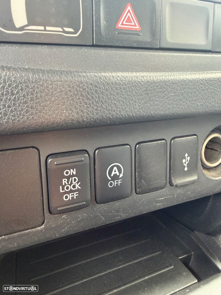 Mitsubishi L200 2.4 DI-D Club Invite 4WD - 9