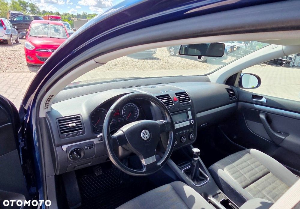 Volkswagen Golf - 6